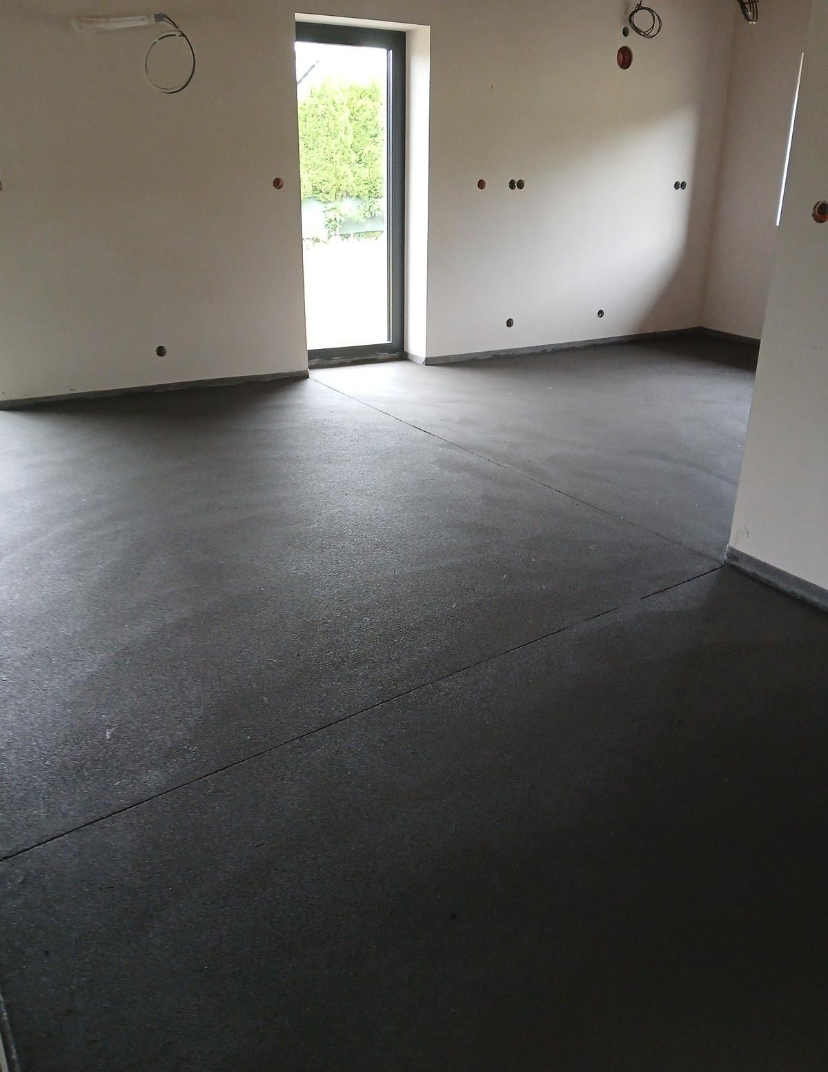 Strojně hlazená betonová podlaha – Betonové podlahy Lysá nad Labem – rodinný dům